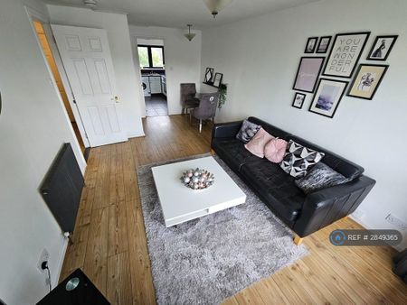 2 bedroom flat to rent - Photo 2