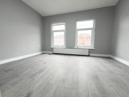 2 Bed Terraced House, Eastwood Road, IG3 - Photo 3