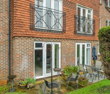 Ockford Road, Godalming, Surrey, GU7 - Photo 4