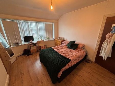 3 bedroom private hall to rent - Photo 2