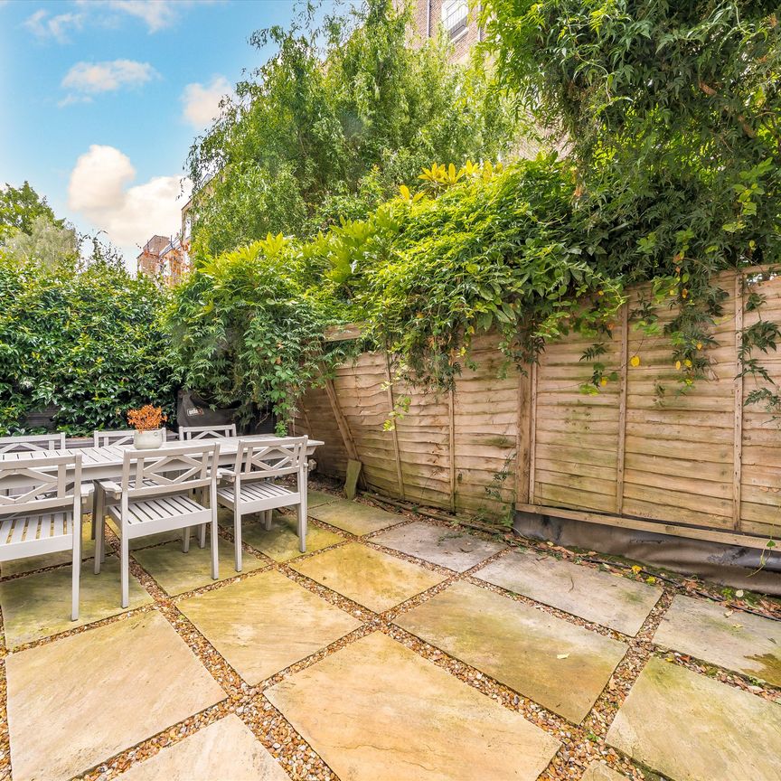 Palace Gardens Terrace, Kensington, W8, London - Photo 1