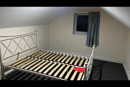 3 Bed Flat, Kitchener Road, E17 - Photo 3