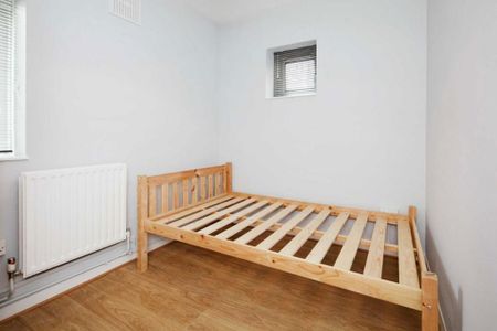 4 bedroom flat to rent - Photo 5