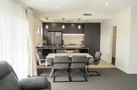 Luxurious High-Spec 4-Bedroom ready to move in before Christmas - Photo 4