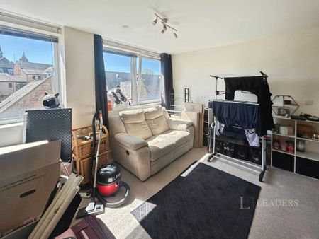 2 bedroom flat to rent - Photo 2