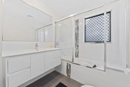 Unit in heart of Chermside - Photo 3