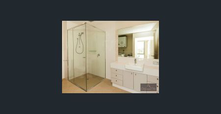 Ideal Location 2 Bedroom Apartment - Photo 4