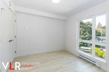 Townhouse in North Vancouver, BC - Photo 3