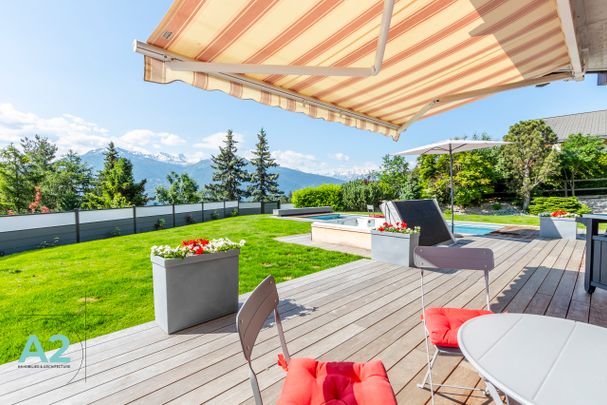 CHALET DE STANDING DE 9 PIÈCES AVEC PISCINE EXTÉRIEUR ET JACUZZI - Foto 1