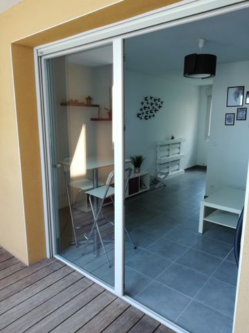 A LOUER - T1 BIS Meublé - Saint-Priest Saint-Priest (69800) Le bien en vidéo - Photo 2