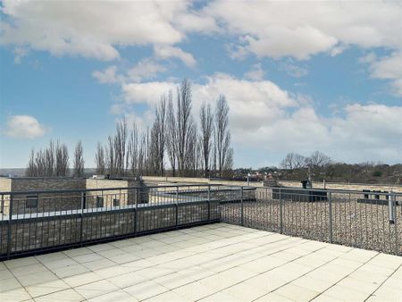3 bedroom apartment to rent - Photo 2