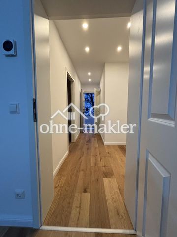 Zentrale, hochwertig kernsanierte Wohnung mit zwei Zimmern und neuer Einbauküche - Foto 5