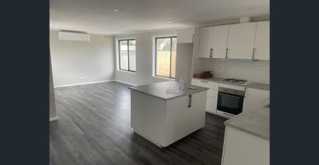 Renovated 3 bedroom home - Photo 3