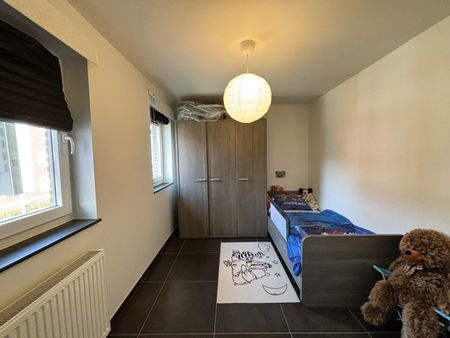 Halfopen woning met garage te huur centrum Rumbeke - Photo 5