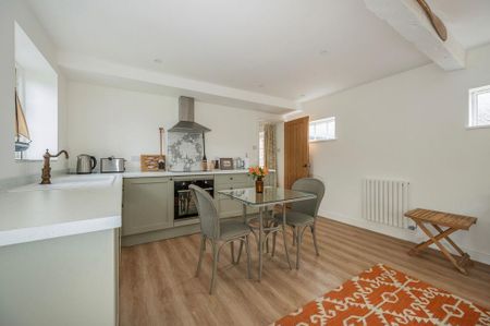 2 bedroom character property to rent - Photo 5