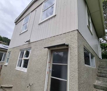 2 bedroom home in handy location - Photo 5