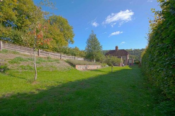 Bacres Farm Cottage, Hambleden, RG9 - Photo 1