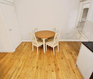 3 bedroom flat to rent - Photo 2
