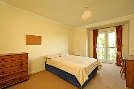 3 bedroom flat to rent - Photo 2