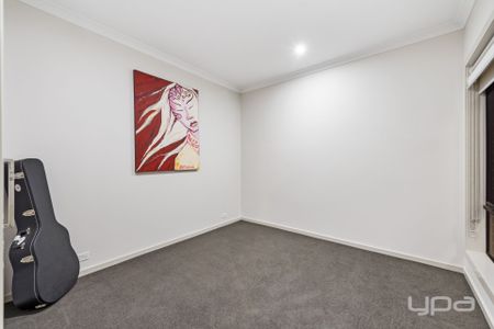 Spacious Entertainer In A Convenient Location - Photo 5