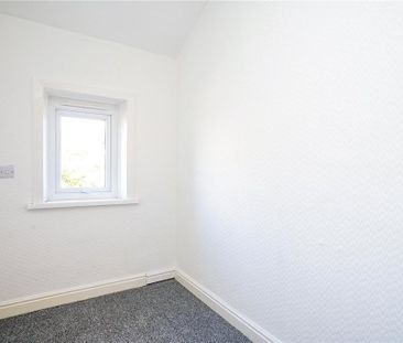 2 bedroom end of terrace house to rent - Photo 5