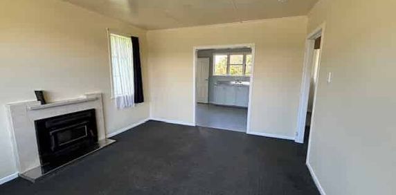 Lovely 3 Bedroom home with a good-sized section! - Photo 2