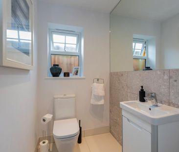 3 bedroom end of terrace house to rent - Photo 4