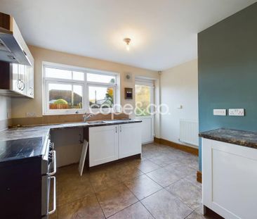 2 bedroom end of terrace house to rent - Photo 2