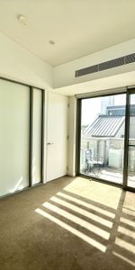 Spacious Three-Story Town house in Green Square For Rent - Photo 4