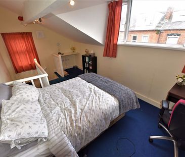 2 bedroom House in Glossop Street, Leeds - Photo 3