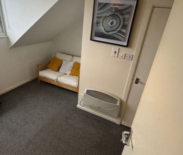 Flat 3, Irwin Approach, Halton, Leeds, LS15 0DW - Photo 1