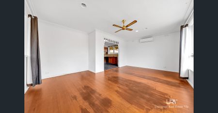 Perfect Family Home in a Peaceful Court Location! - Photo 2