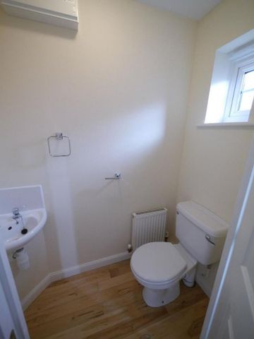3 bedroom terraced house to rent - Photo 4