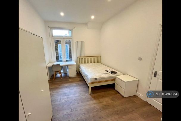 1 bedroom in a flat share to rent - Photo 1