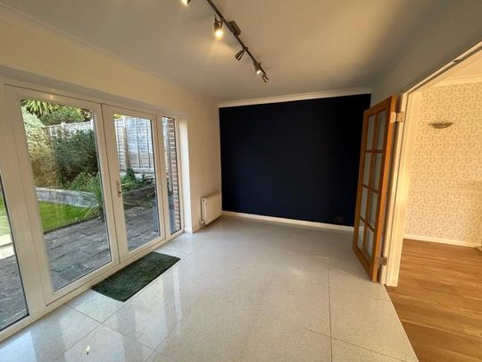 Kingswood Close, Guildford, GU1 - Photo 1