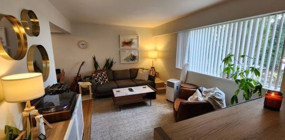 Pet Friendly Spacious Bright 1 bedroom available Nov 1! - Photo 2