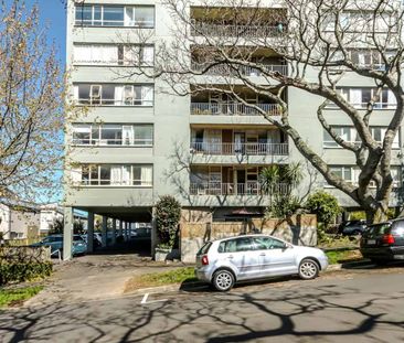 Bright, light, and cosy fourth floor apartment - Photo 1