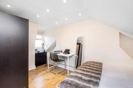 3 bedroom flat to rent - Photo 5