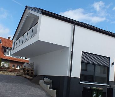 Moderne Doppelhaushälfte mit Terrasse, Balkon und atemberaubendem Blick bis zum Taunus. - Foto 2
