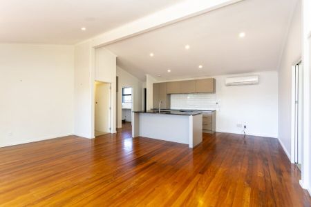 Modern 4-Bedroom Home for Rent in North New Brighton - Photo 5