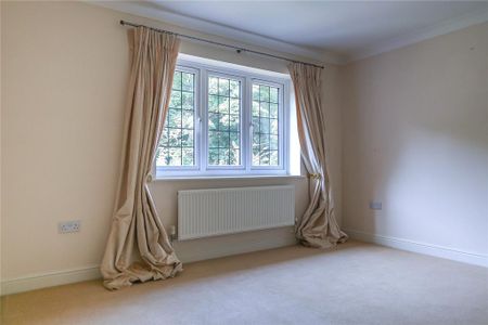 4 bedroom detached house to rent - Photo 4
