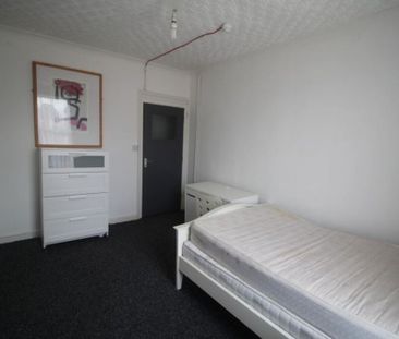 5 Bed Student Accommodation - Photo 4