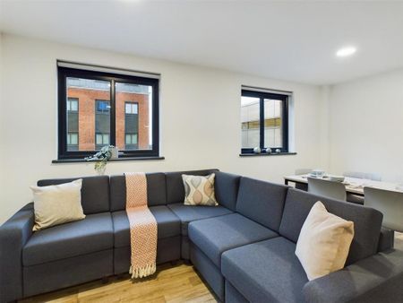 1 bedroom in a flat share to rent - Photo 2