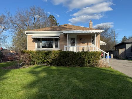 For Lease - 16 Forest Road, Ajax, Ontario - Photo 2
