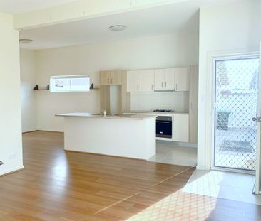 SPACIOUS 2 BEDROOM UNIT - Photo 5