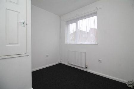 3 bedroom end of terrace house to rent - Photo 3