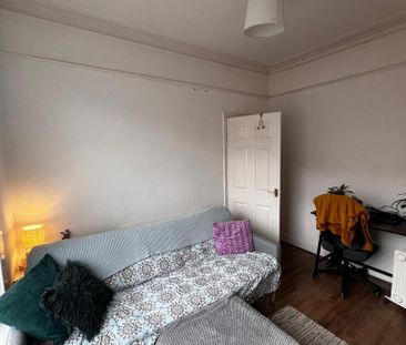 2 bedroom end of terrace house to rent - Photo 2