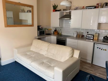 7 Bed Semi-Detached House, Islington Road, BS3 - Photo 5