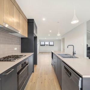 Spacious North facing Townhouse - Photo 2