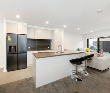 Stunning Two Bedroom Apartment In Prime Location - Photo 6